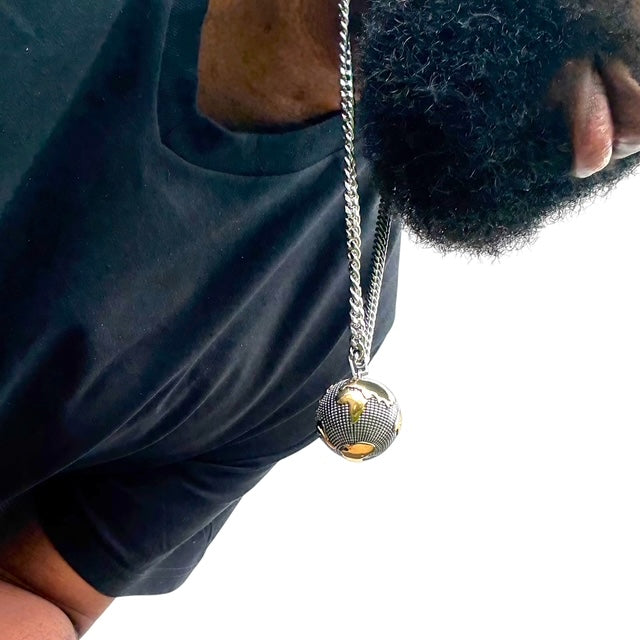 Photo the world is yours pendant